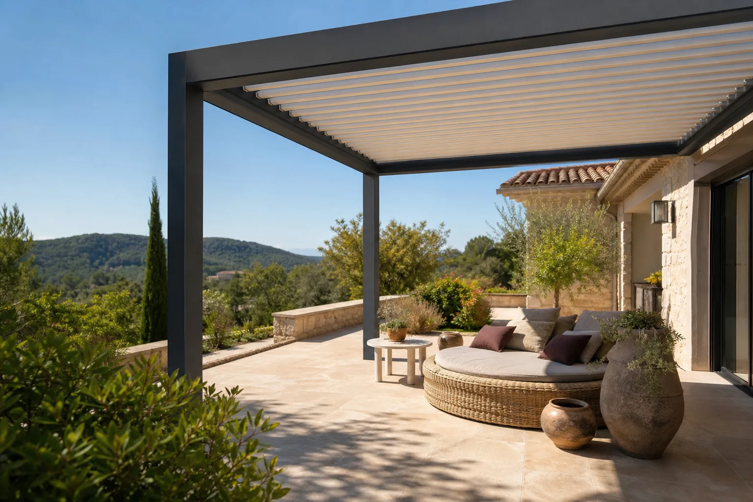 Pergola bioclimatique Saint-Christol-lès-Alès — installation sur mesure dans le Gard (30)