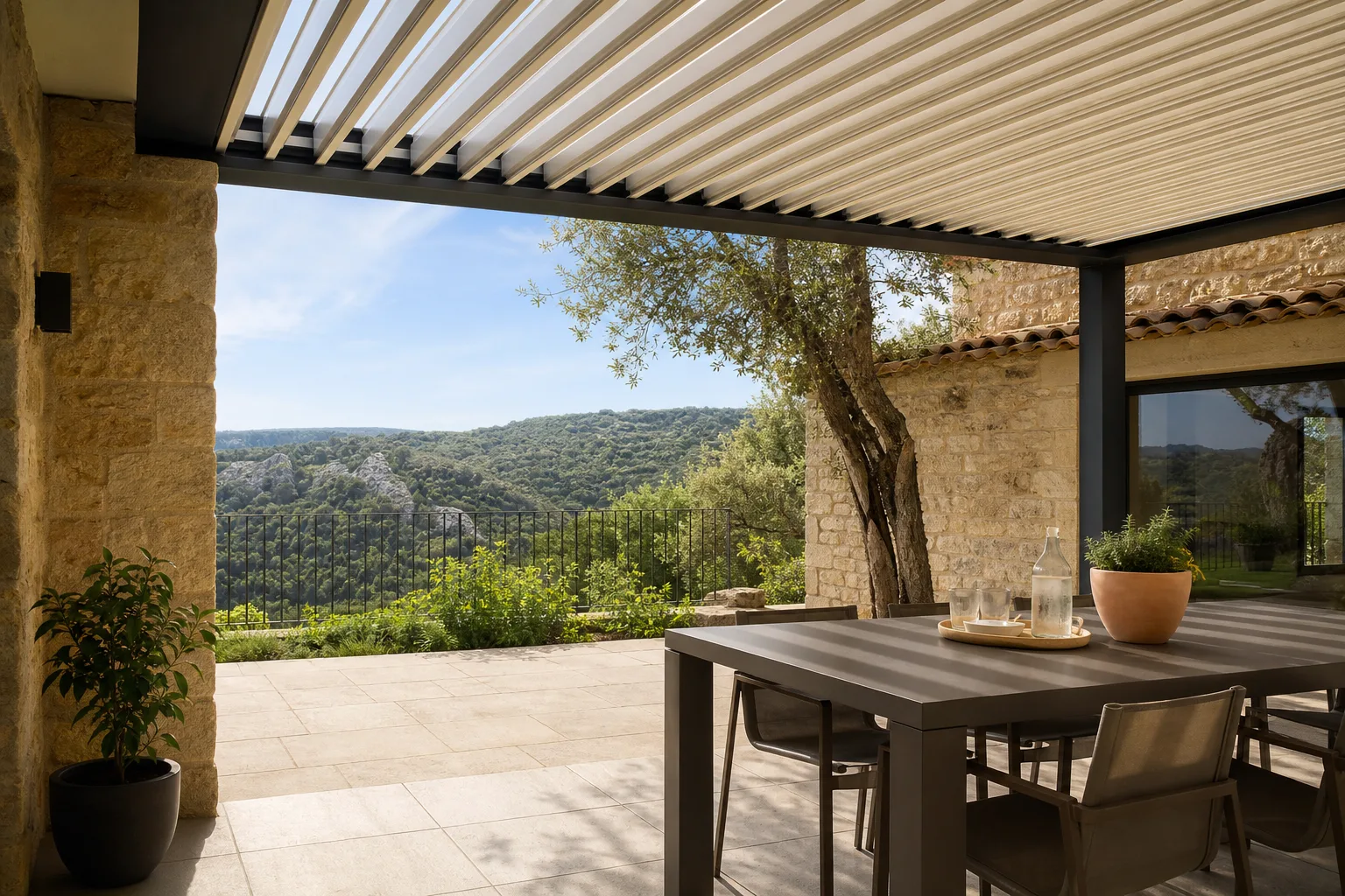 Pergola bioclimatique Salindres — installation sur mesure dans le Gard (30)